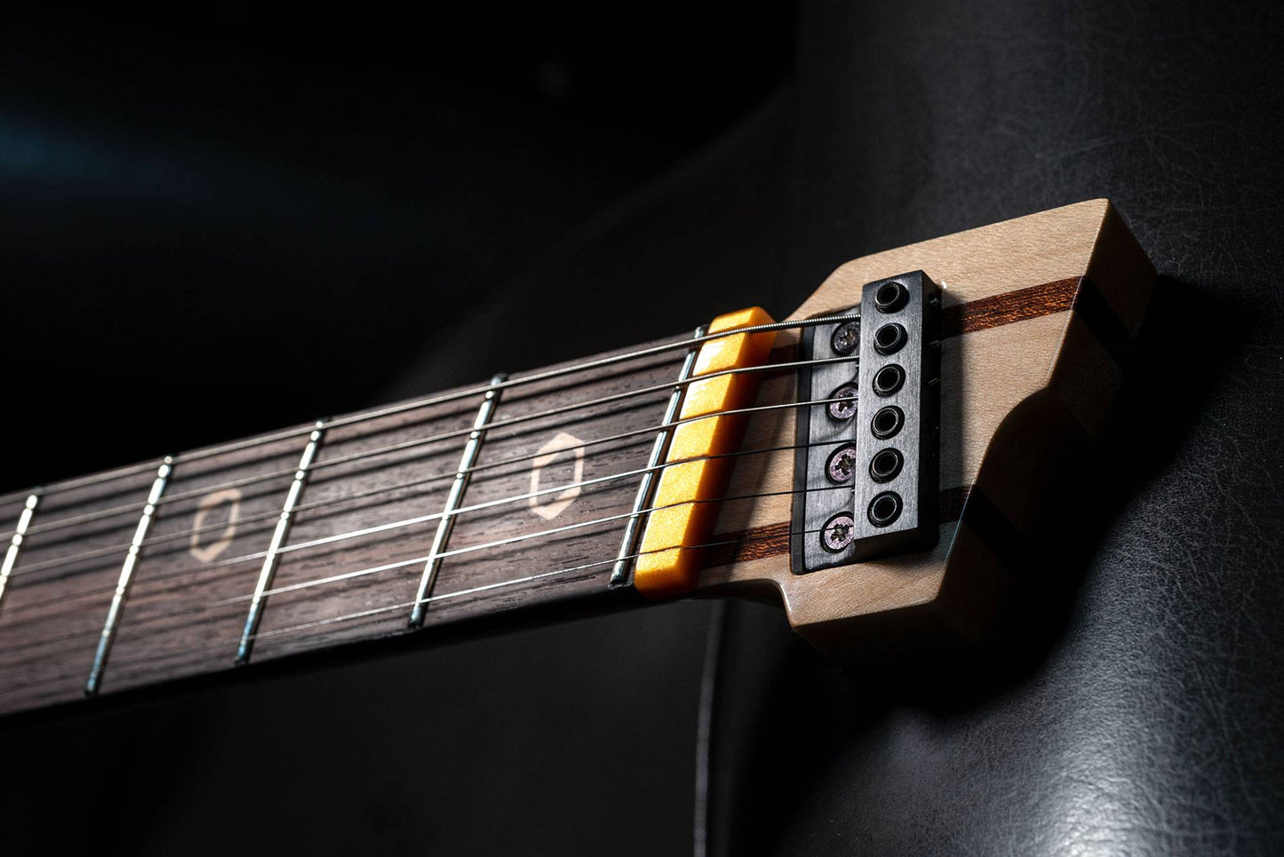 Chitarra Elettrica Mamba 6 - Black/Gold