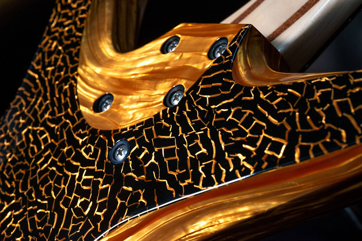 Chitarra Elettrica Mamba 6 - Black/Gold