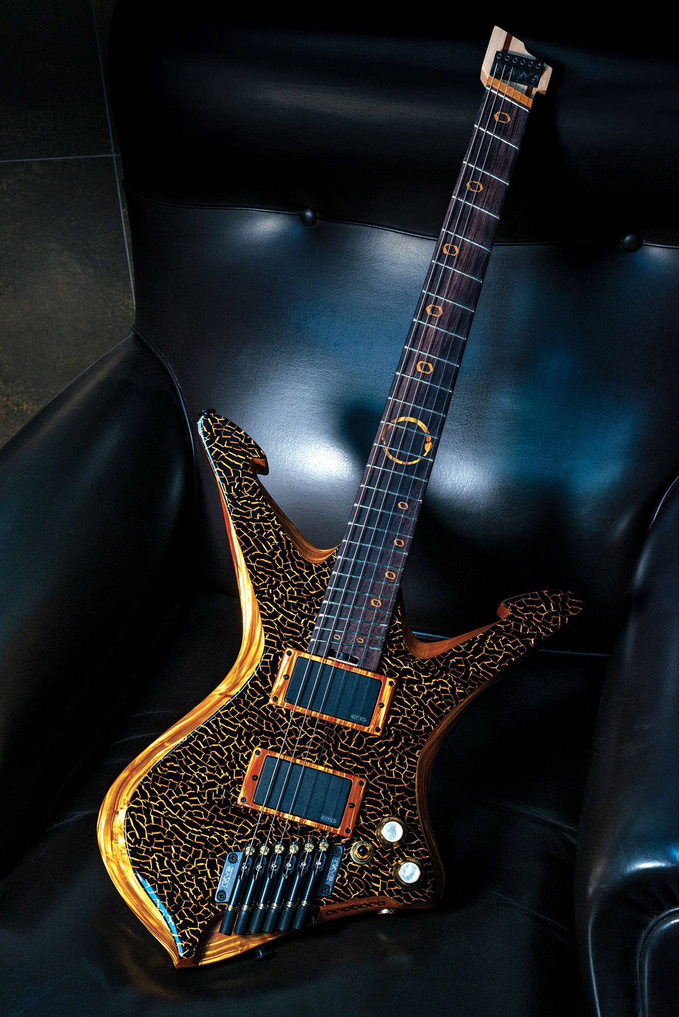 Chitarra Elettrica Mamba 6 - Black/Gold