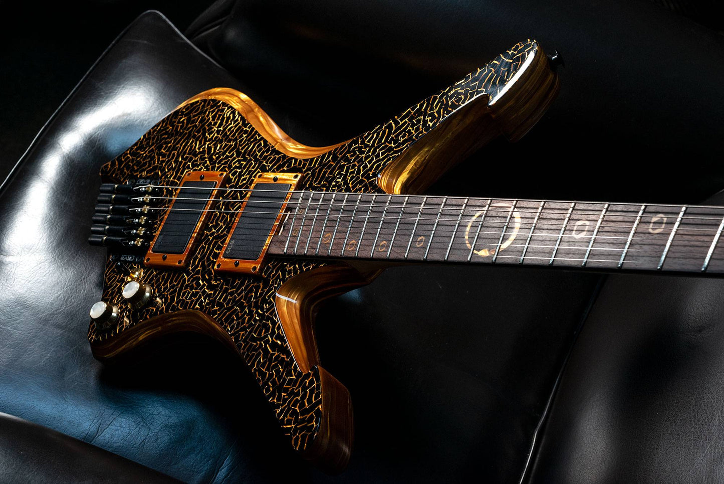 Chitarra Elettrica Mamba 6 - Black/Gold