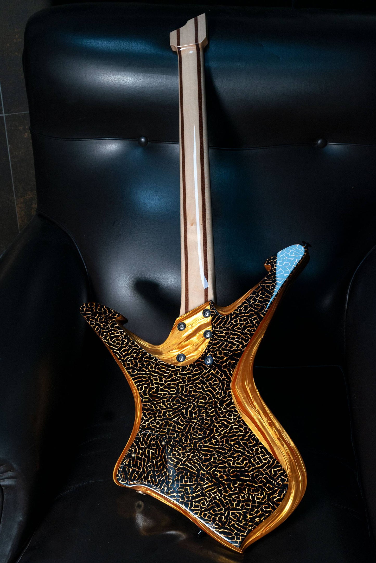 Chitarra Elettrica Mamba 6 - Black/Gold
