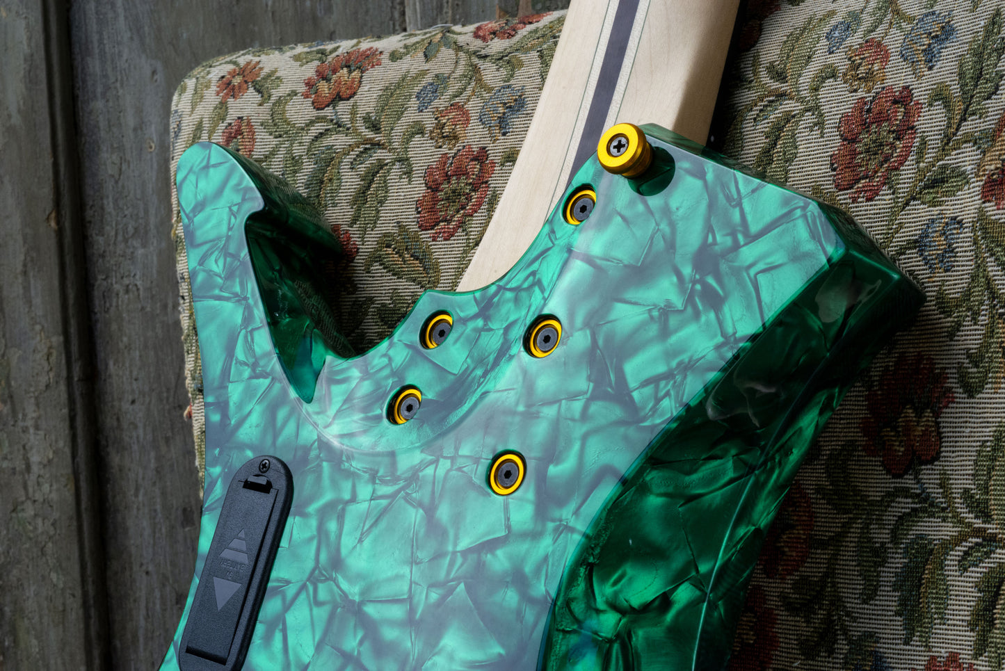 Chitarra Elettrica Python 8 Emerald/Gold