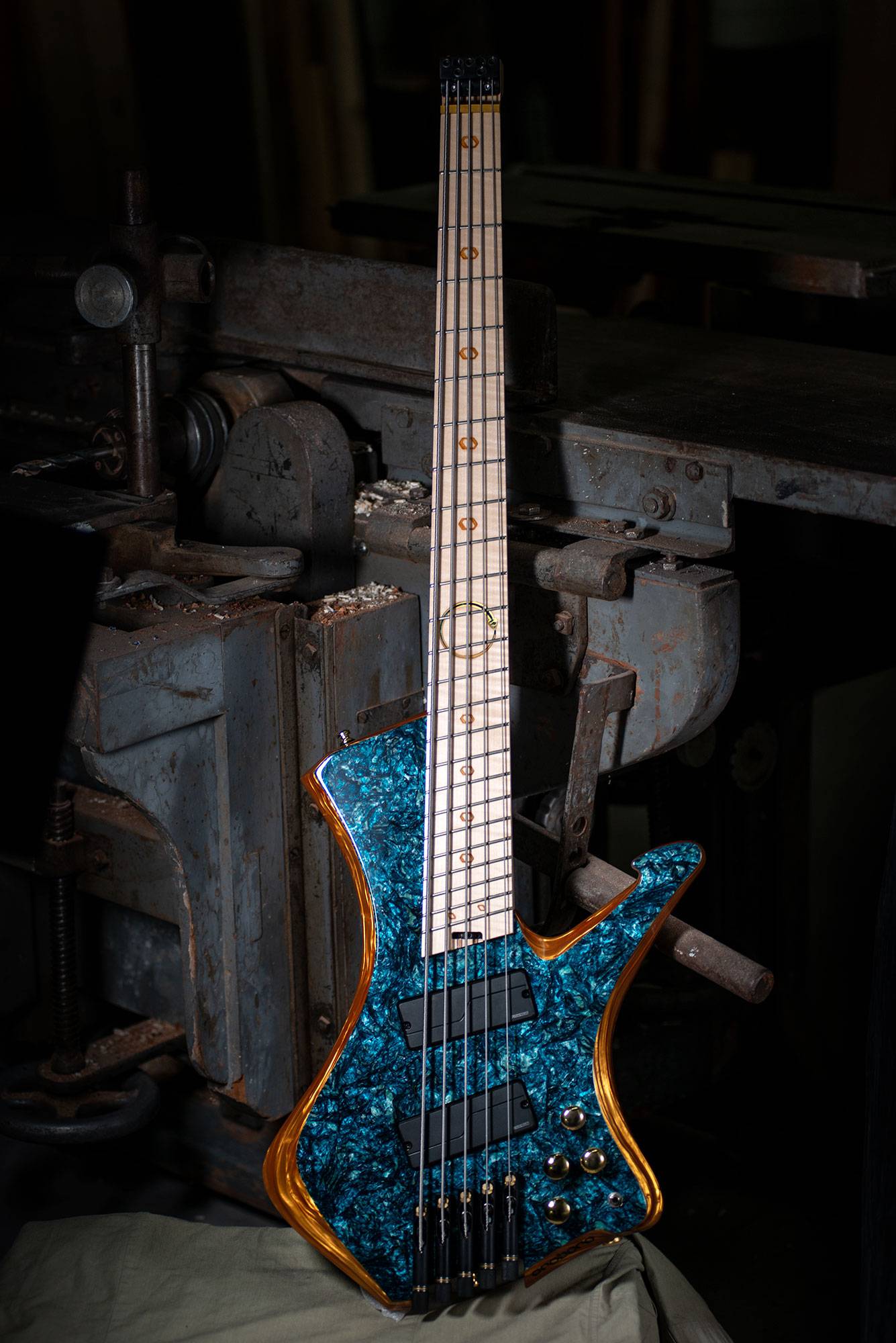 Basso Elettrico Python 5 - Azure/Gold | Oroboro Guitars